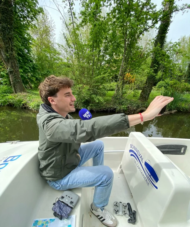 💙 Repartage « Robin BFM » pour Village Étape 

Aujourd’hui nous avons eu le plaisir d’accueillir @robinbernaud pour BFM qui s’est intéressé aux @villagesetapes. 
Après s’être rendu à Cloyes-les-Trois-Rivieres, Robin est venu interviewer des camping-caristes à Bonneval. 
Nous ne pouvions pas le laisser repartir sans avoir testé à la balade en bateaux électriques et visité notre « Petite Venise de Beauce » 

📹 Nous vous partageons le replay du reportage très vite